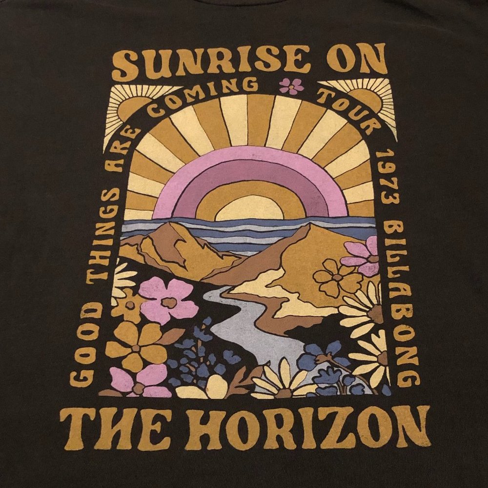 🍁🇨🇦 💥Host Pickx2!!!💥 Billabong T-Shirt - Sunrise on the Horizon🇨🇦🍁 - Picture 2 of 4